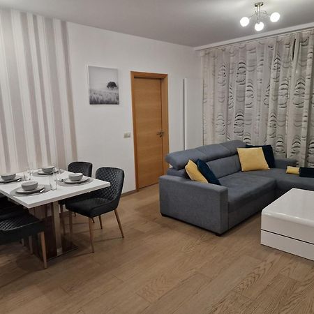 Stylish Panorama City Family Suite Pressburg Exterior foto